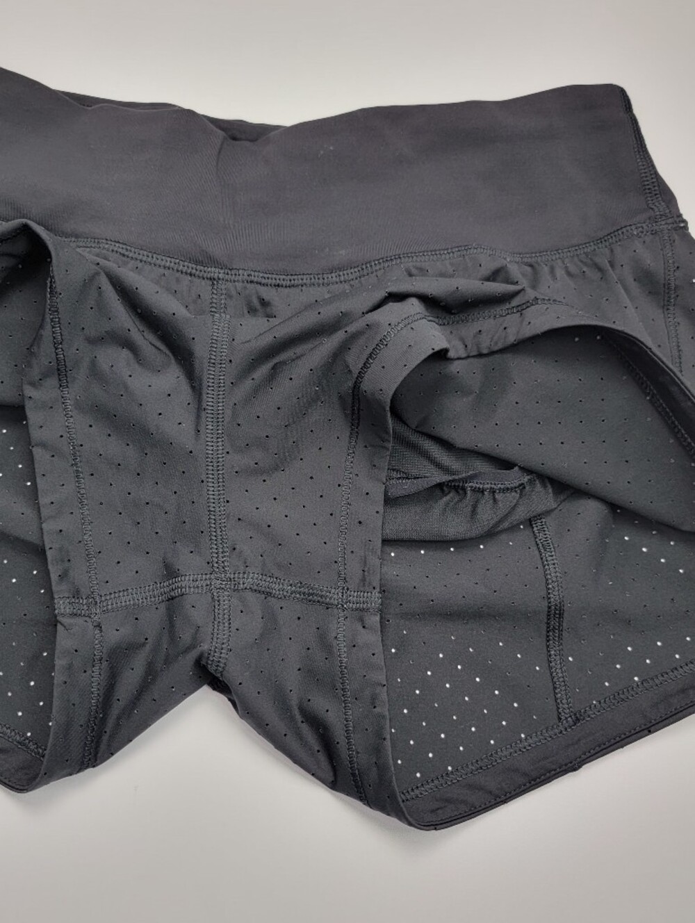 Lululemon Womens Speed Short Perforated Size 4 Black Lined Pre-owned - Picture 6 of 10